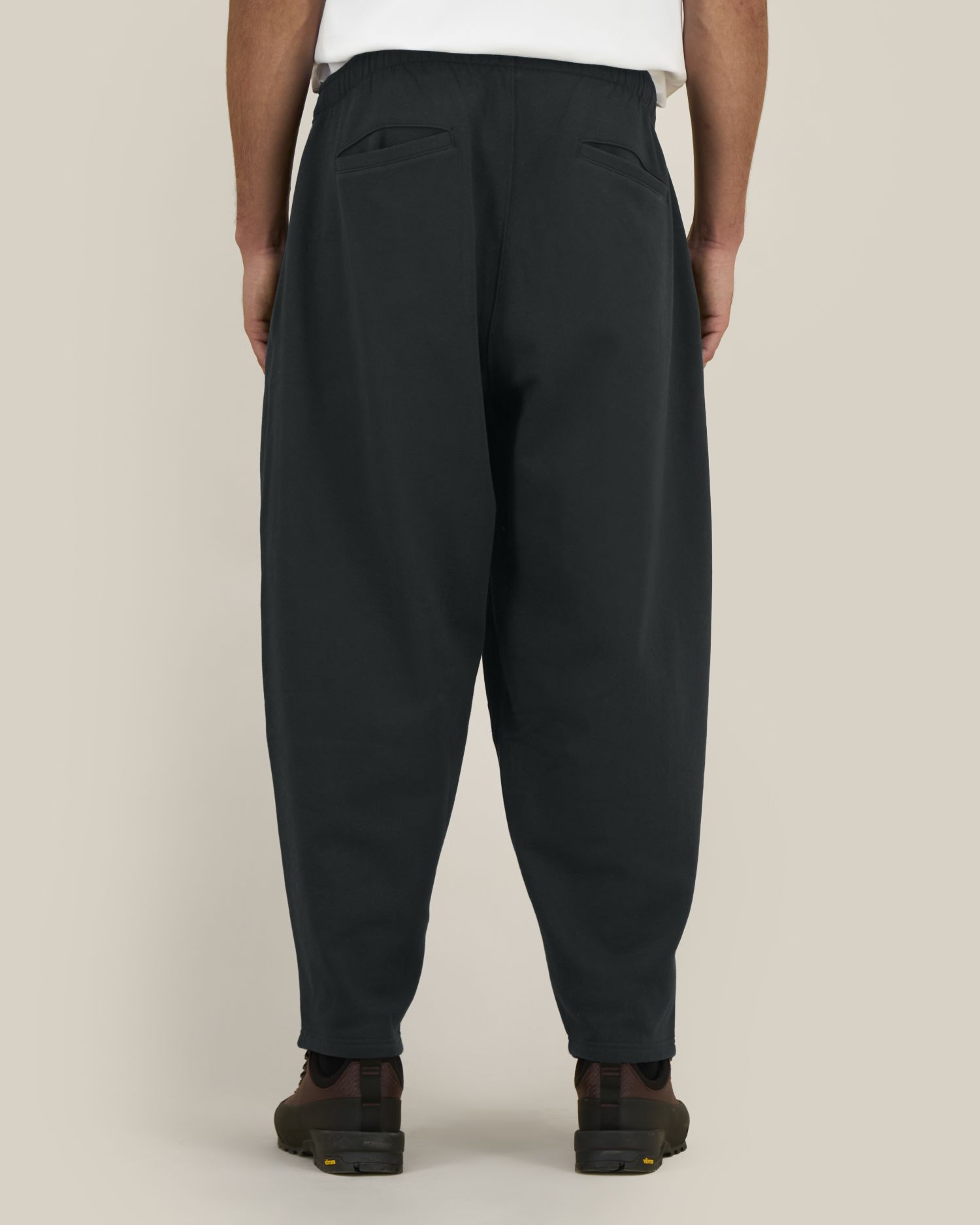 Black - C002
