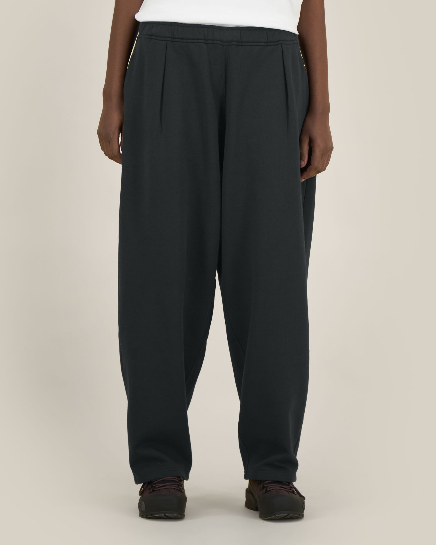 Black - C002